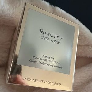 RE-NUTRIV
ULTIMATE LIFT REGENERATING YOUTH MOISTURIZER CREME 1.7oz New SEALED
